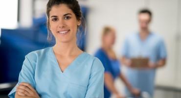 Qu’entend-on par Programme de santé pour infirmières (PSI)? une infirmière qui sourit